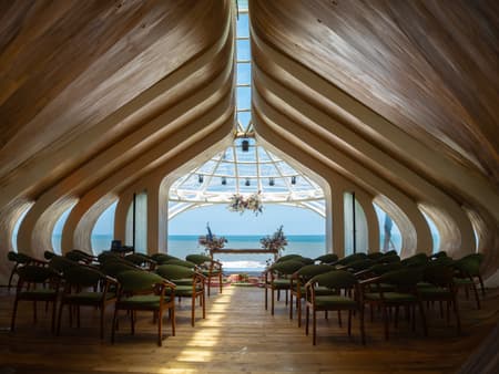 Luna Beach Club